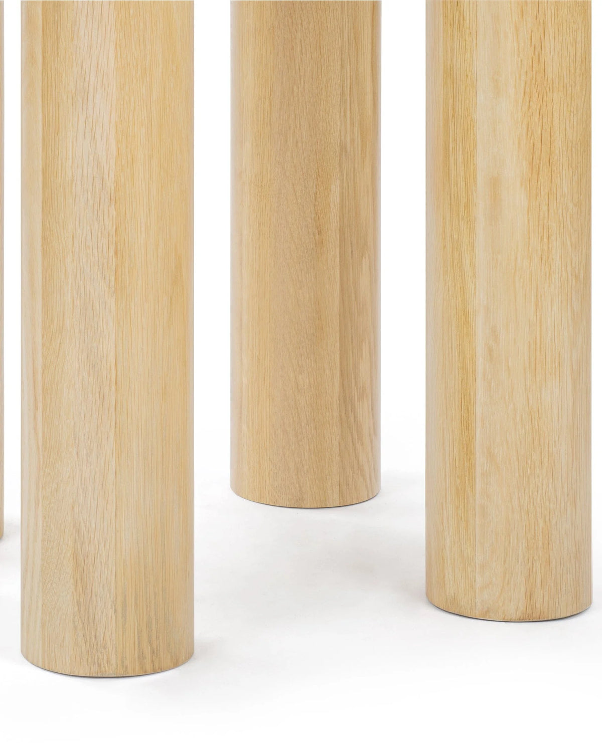 Amalfia™ round dining table 49in | oak wood veneer - tables amalfia | madorne
