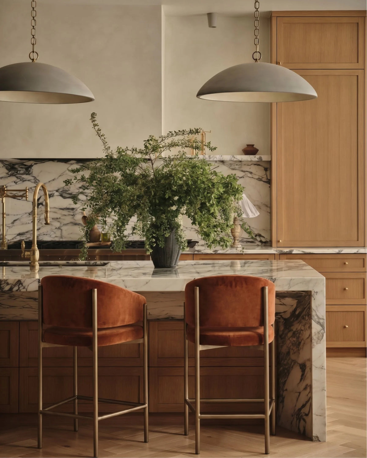 Esma™ counter stool | curved back and metal frame - bar & stools esma | designer or | madorne