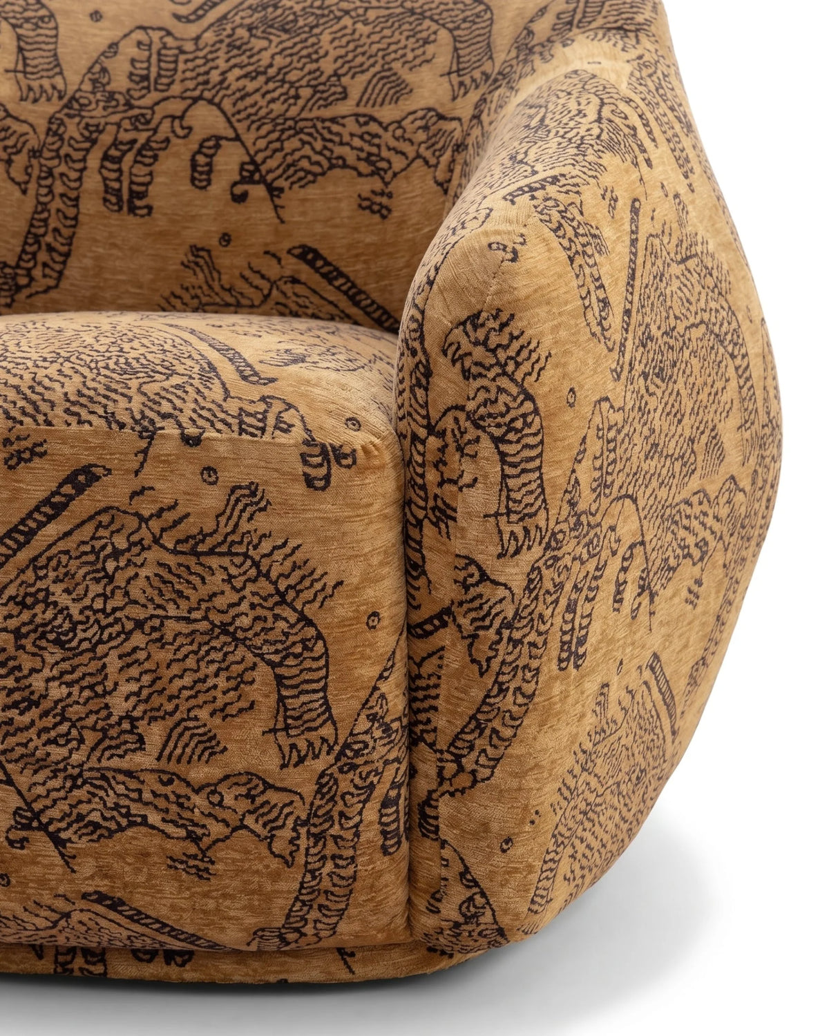 Facet curve™ lounge chair | sculptural upholstery - chairs curve | madorne