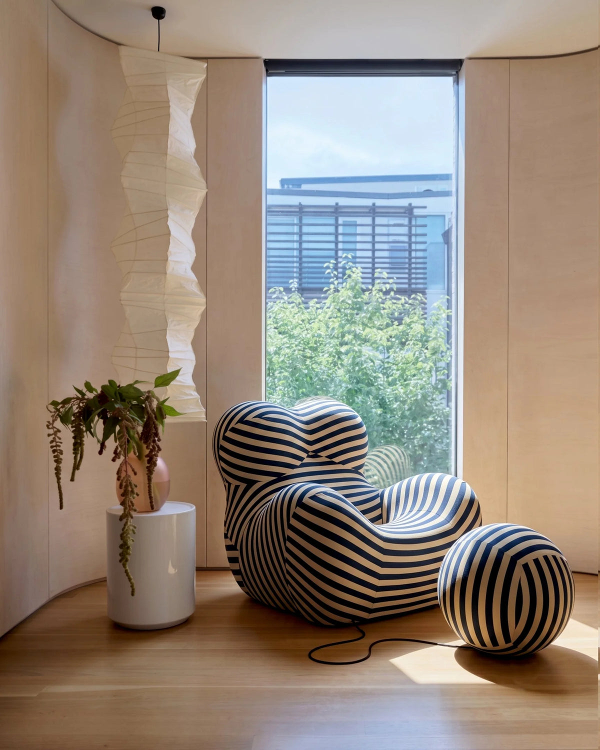 Forma up 69™ lounge chair | sculpted foam - chairs 69 | madorne