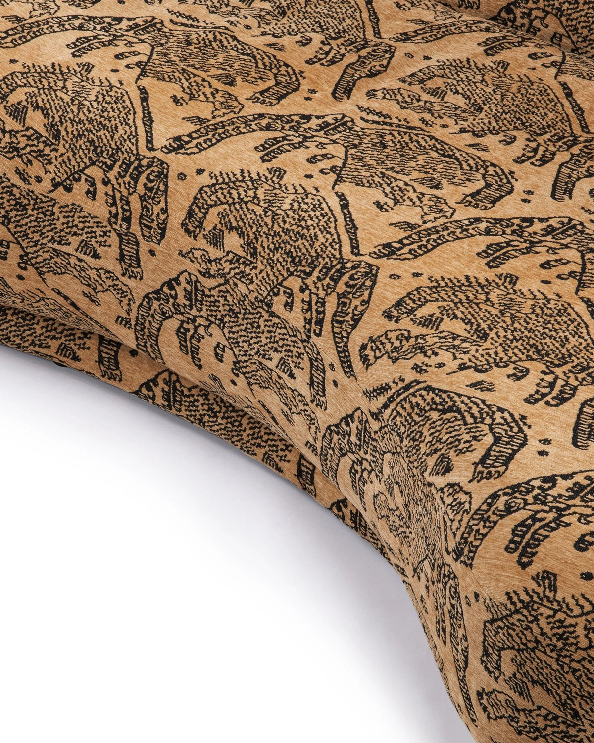 Jolie 18™ curved sofa | three seater - 3 seaters julep-inspired by jonas wagell | madorne