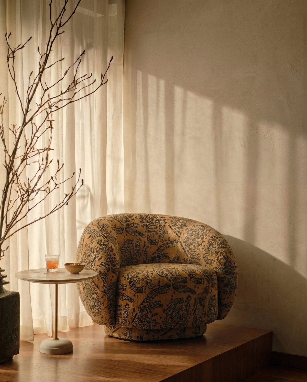 Jolie 18™ lounge chair | curved upholstery - chairs 18 | designer | madorne