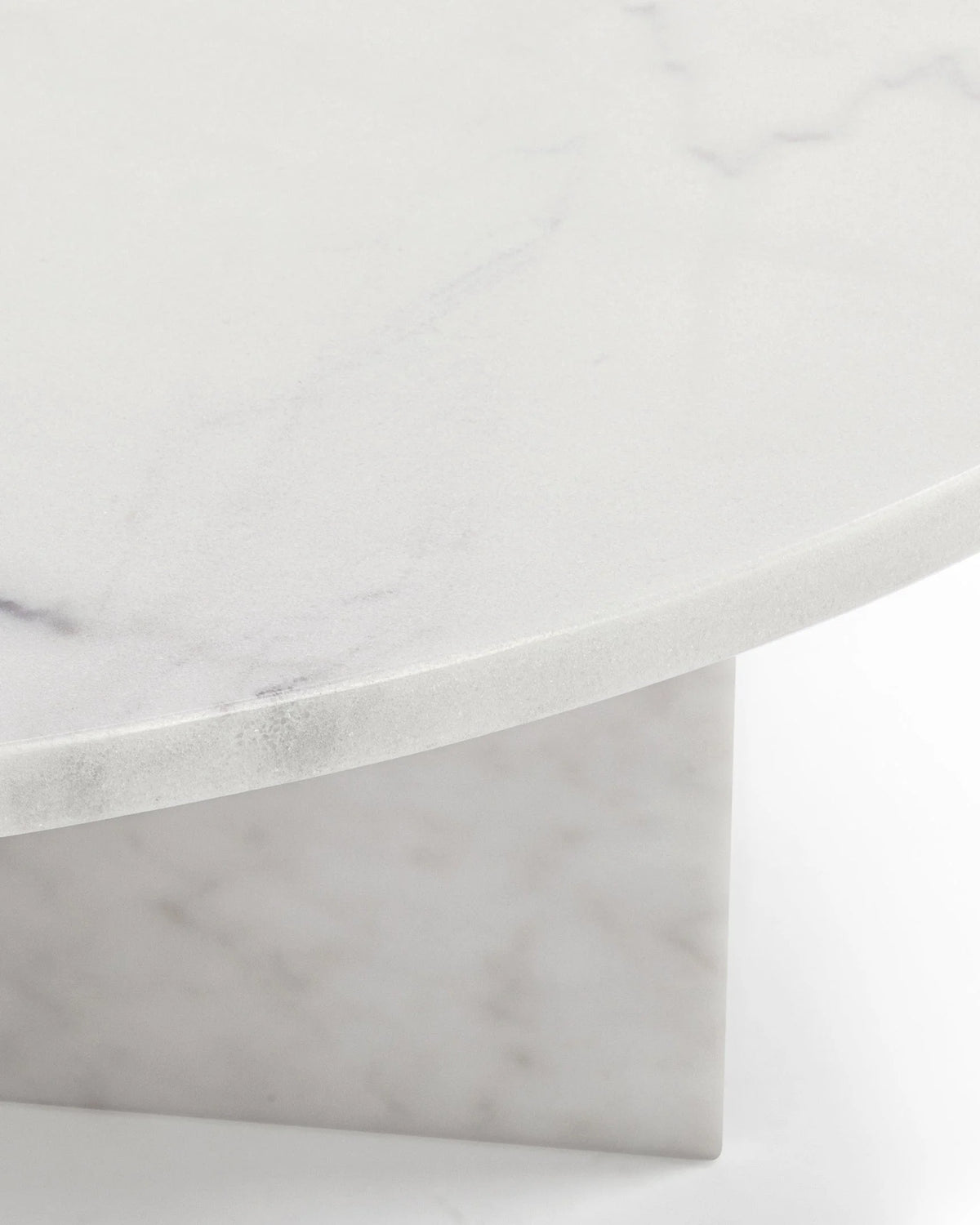Oliva round™ coffee table | white marble - tables round | madorne