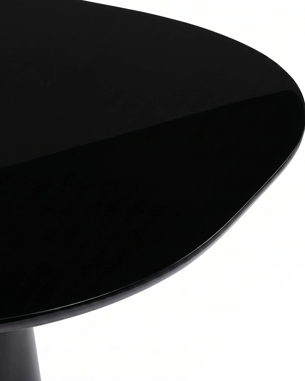 Omera 21™ dining table | high-gloss pedestal - tables 21 inspired by allure o’ | madorne