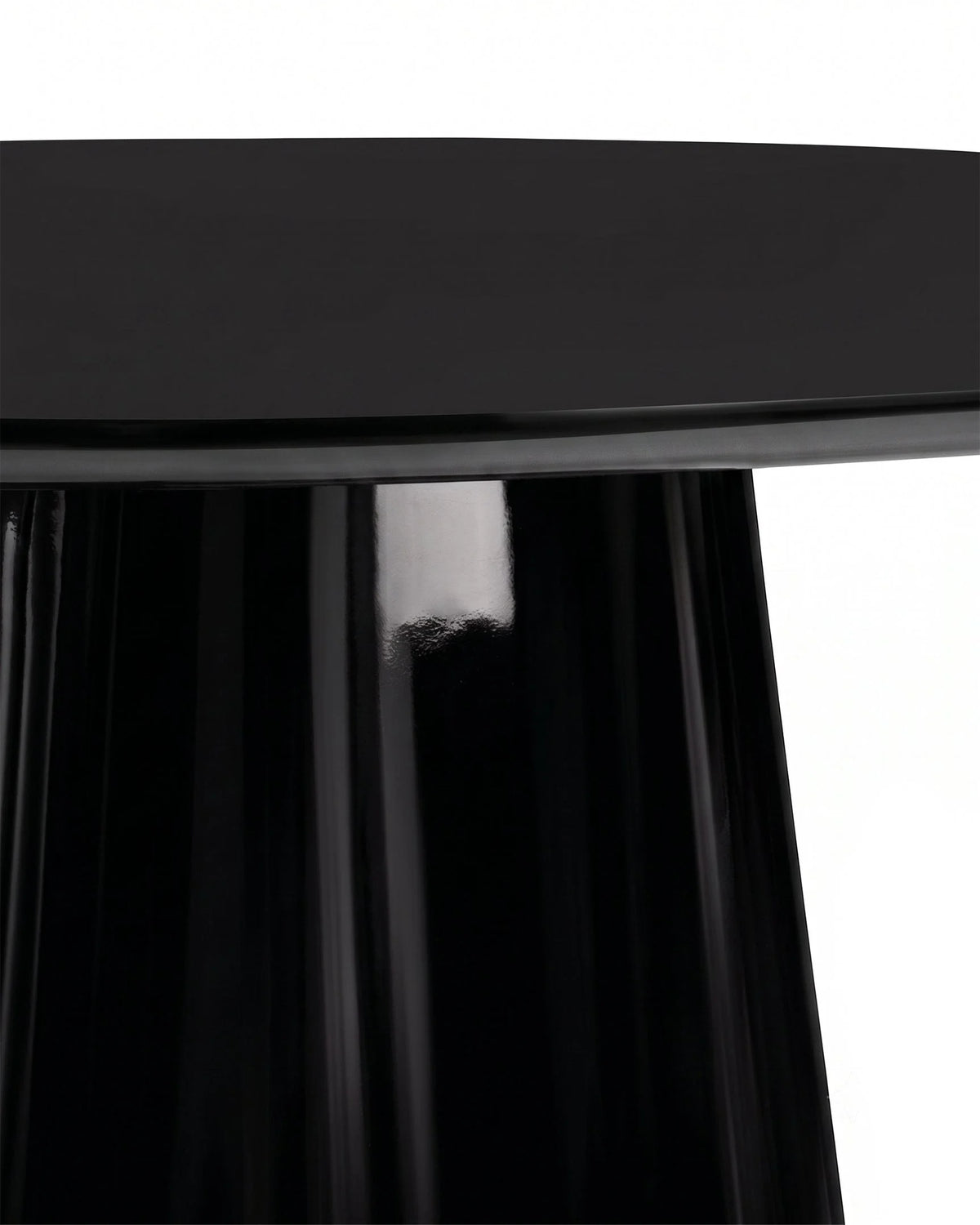 Omera 21™ dining table | high-gloss pedestal - tables 21 inspired by allure o’ | madorne