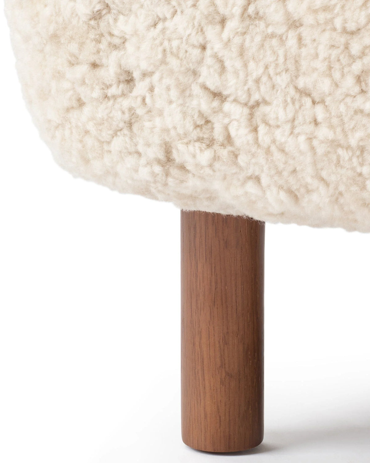 Petral 38™ lounge chair | winged back - chairs 38 | designer | madorne