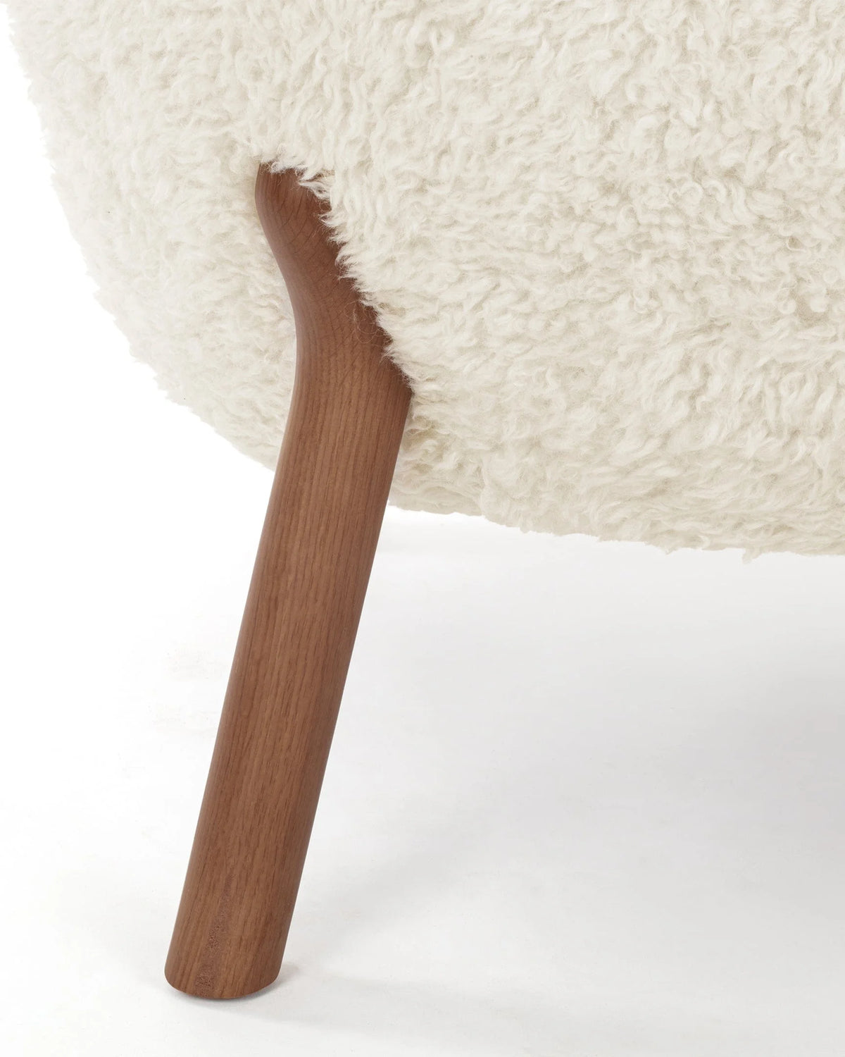 Petral 38™ lounge chair | winged back - chairs 38 | designer | madorne