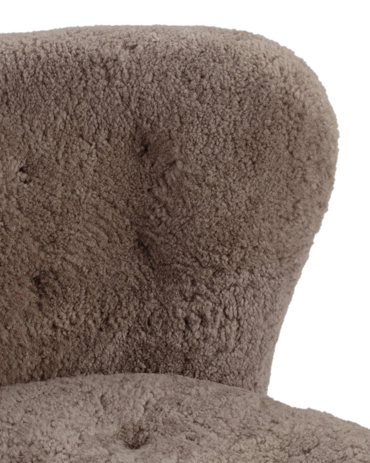 Petral 38™ lounge chair | winged back - chairs 38 | designer | madorne