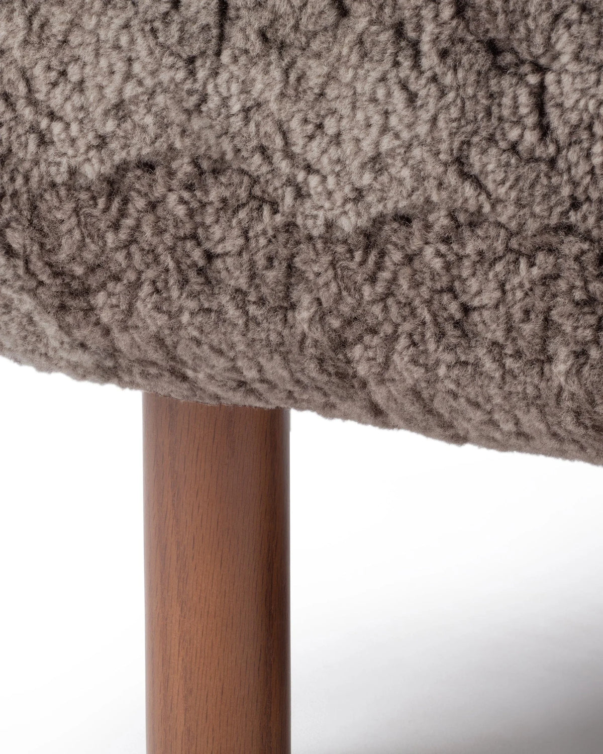 Petral 38™ lounge chair | winged back - chairs 38 | designer | madorne