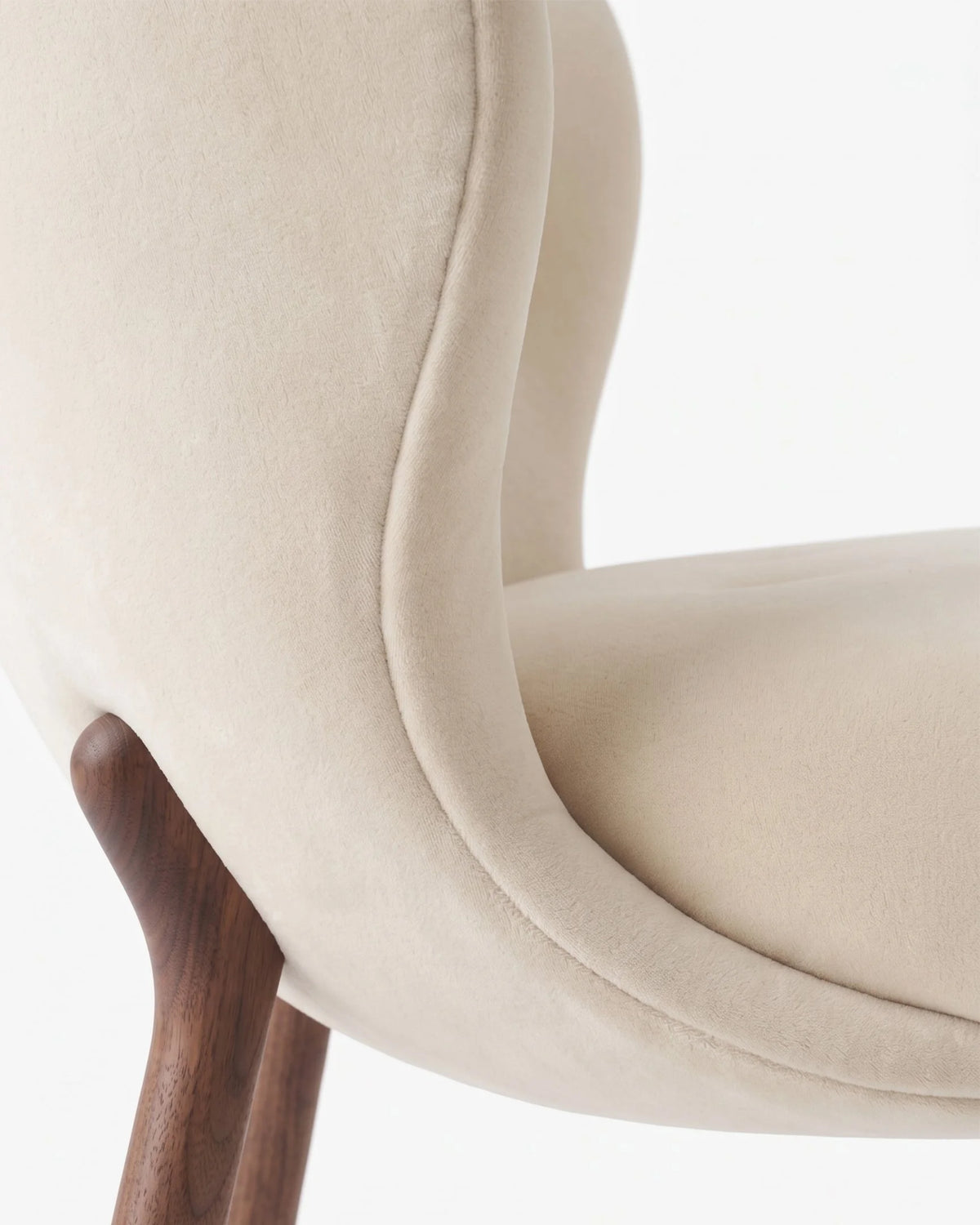 Petral 38™ lounge chair | winged back - chairs 38 | designer | madorne