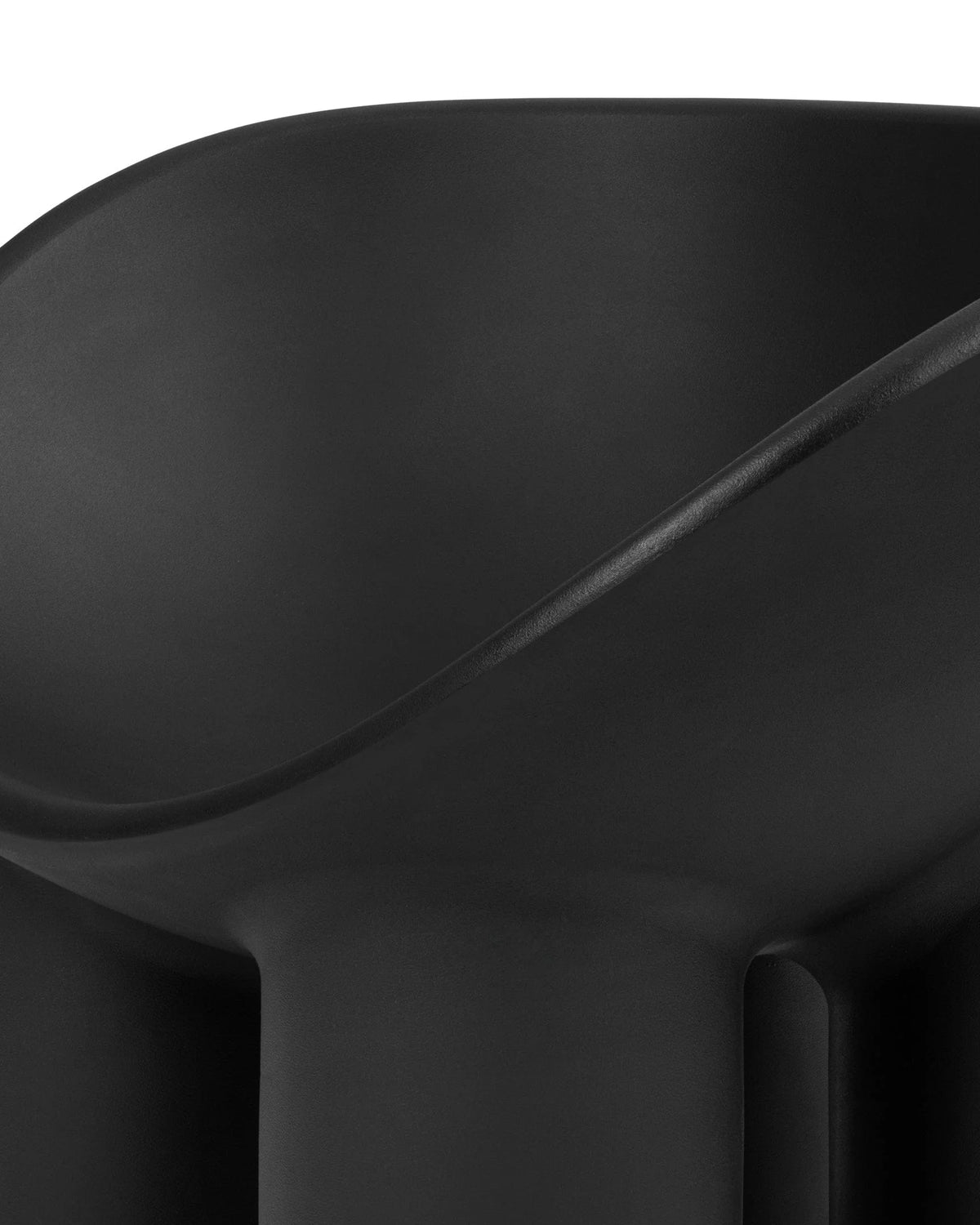 Roly 14™ outdoor chair | molded shell - dining chairs 14 | madorne