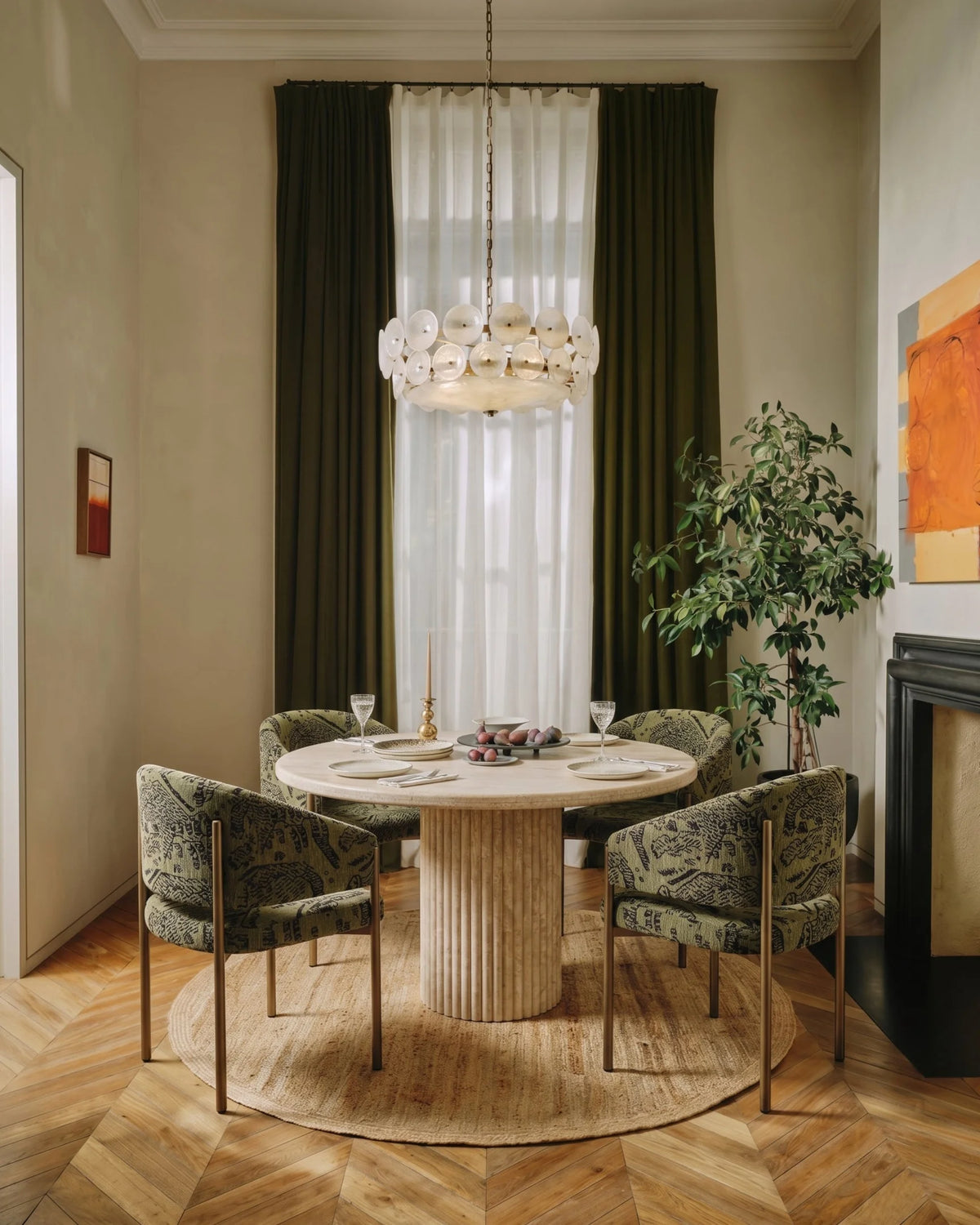 Saturne 47™ round dining table | fluted pedestal - tables 47 | designer | madorne