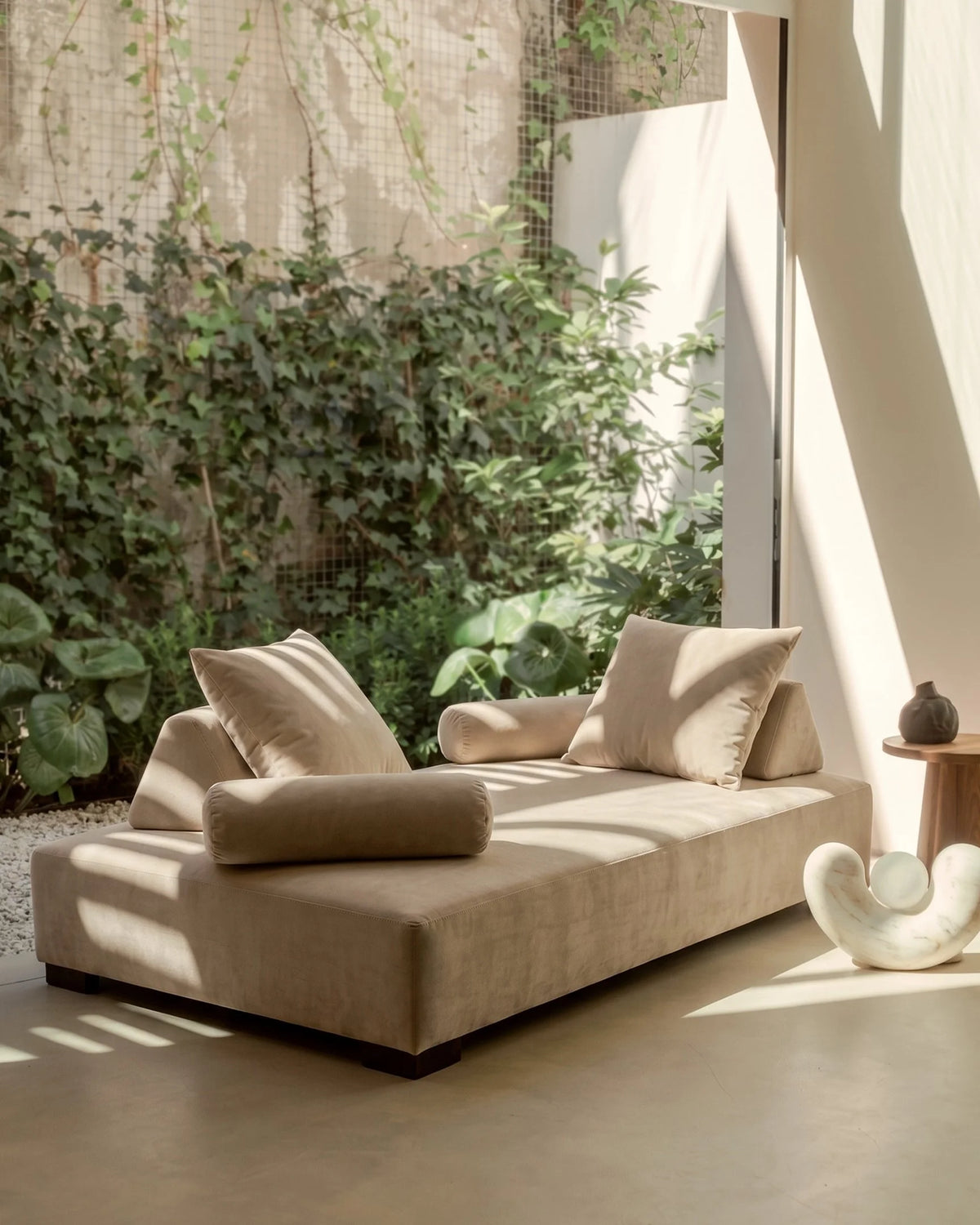 Sintra Rest™ Daybed Sofa | Porcelain Velvet