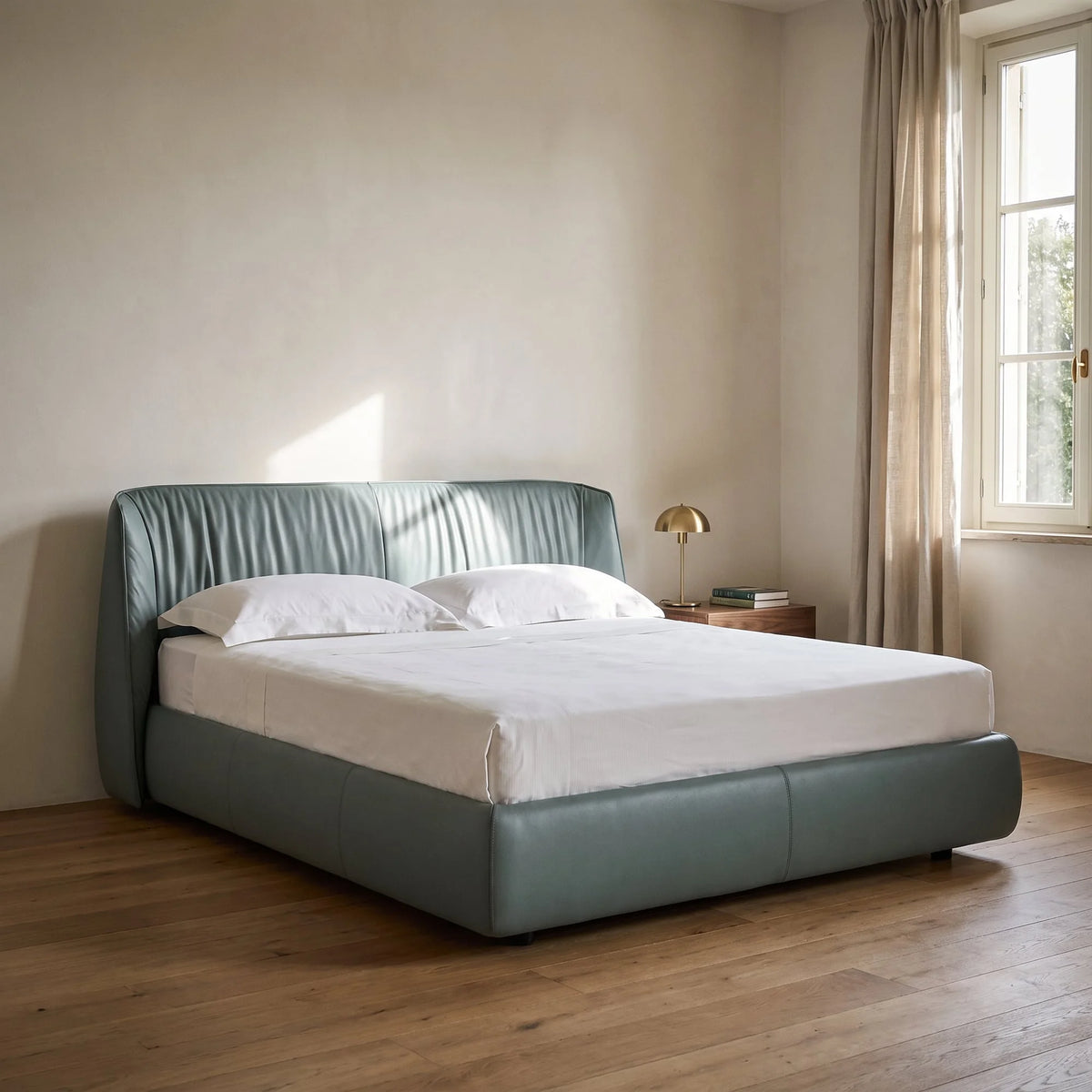 Arche Winged Leather Bed Frame – detail view 3
