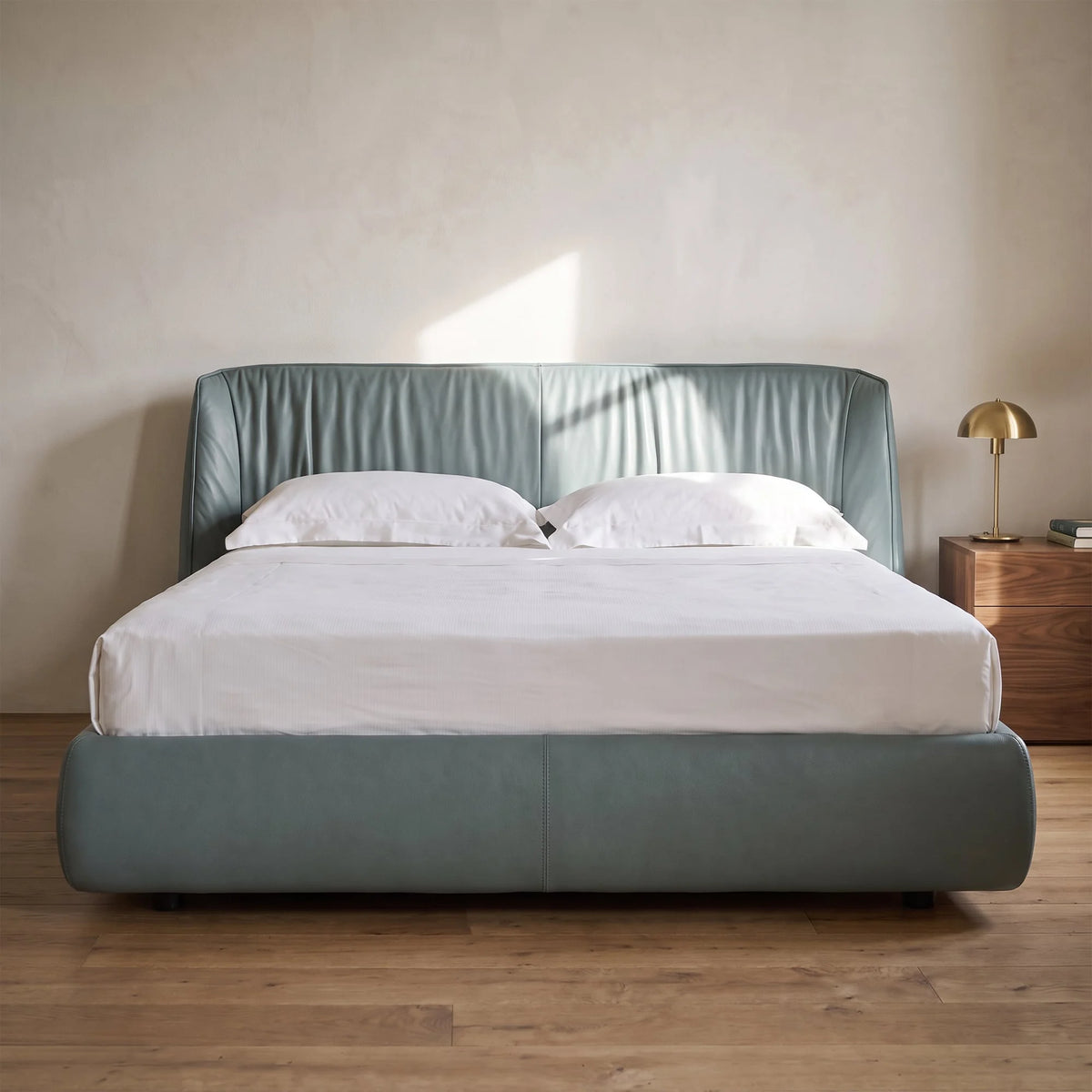 Arche Winged Leather Bed Frame – detail view 2