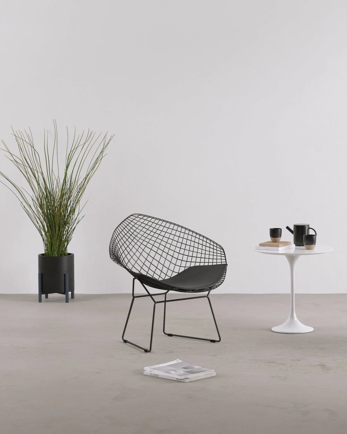 Berta Steel 52™ Lounge Chair | Black