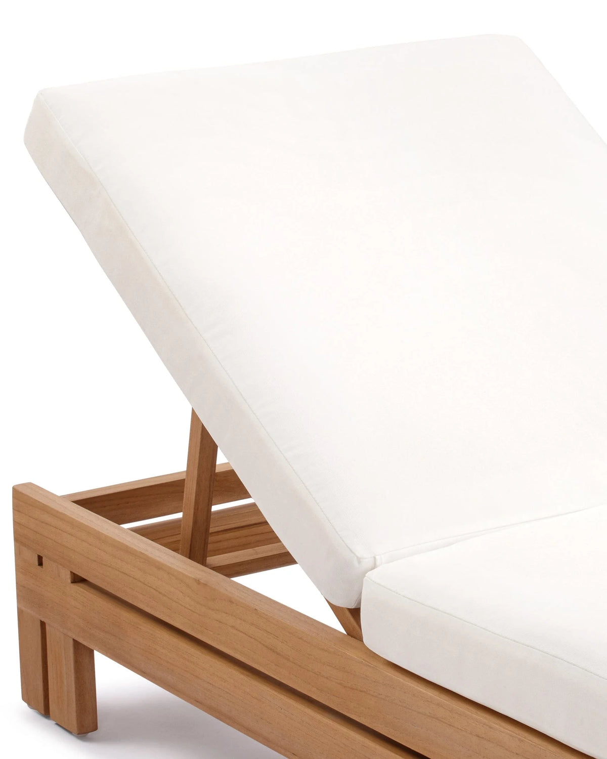 Luso™ outdoor lounger | teak and quick-dry cushion - lounge chairs luso | madorne
