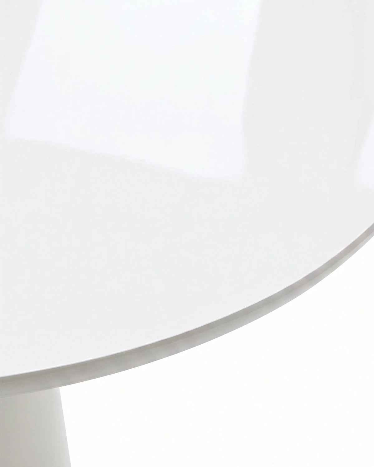 Omera 21™ dining table | high-gloss pedestal - tables 21 inspired by allure o’ | madorne