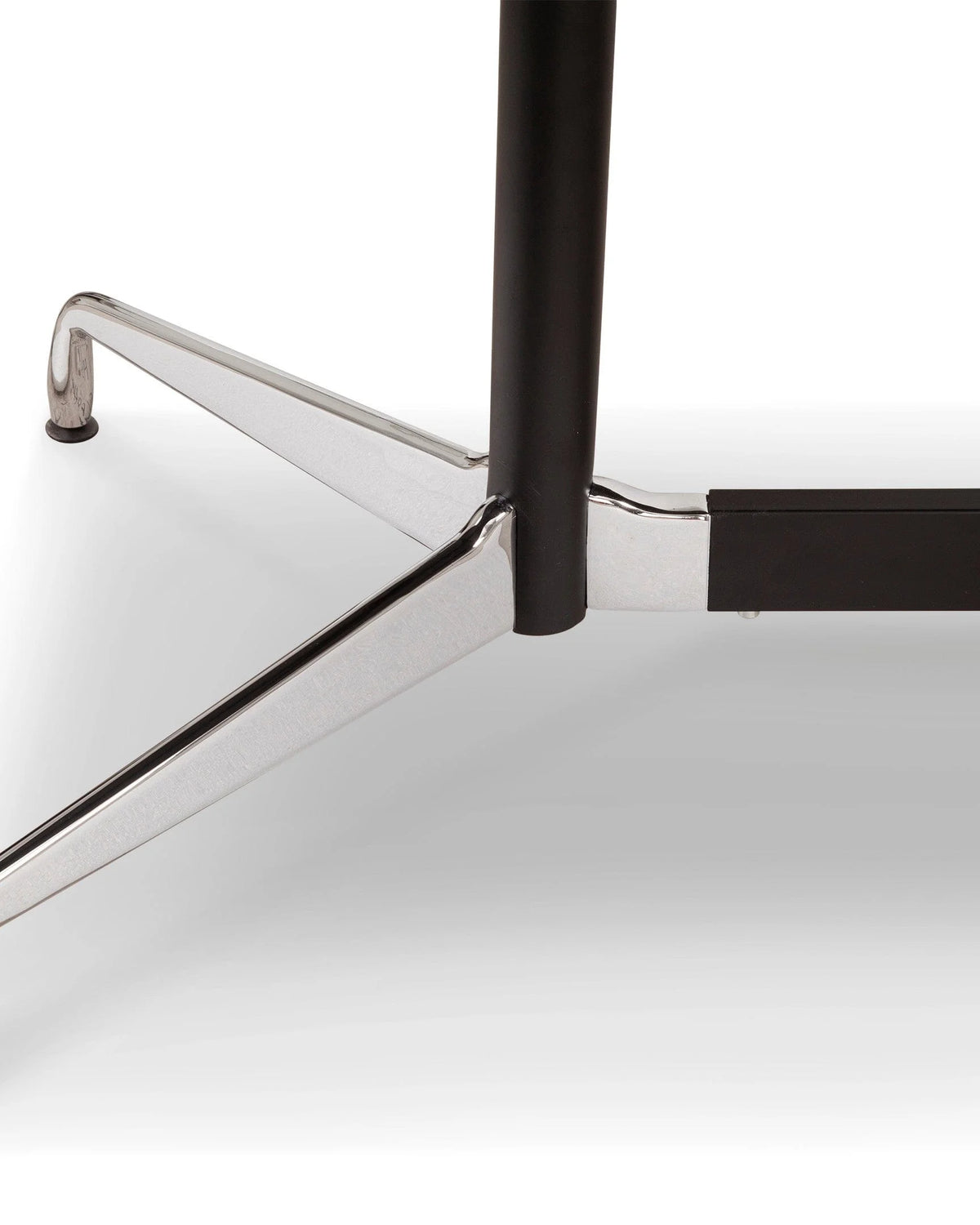 Penra 64™ Desk | Black