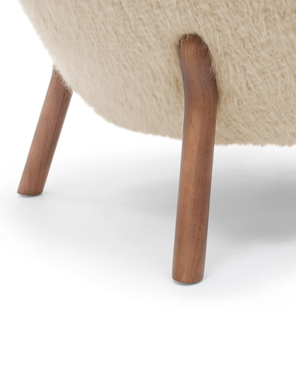 Petral 38™ lounge chair | winged back - chairs 38 | designer | madorne