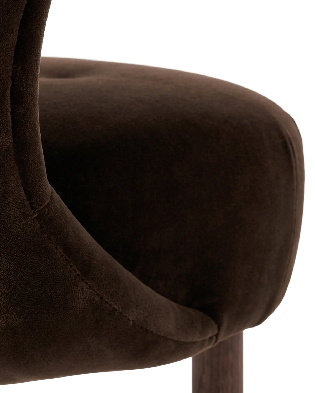 Petral 38™ lounge chair | winged back - chairs 38 | designer | madorne