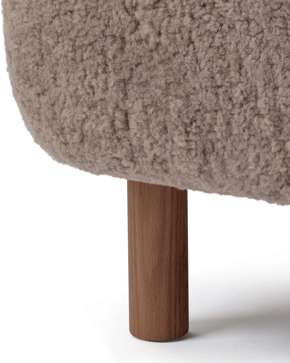 Petral 38™ lounge chair | winged back - chairs 38 | designer | madorne