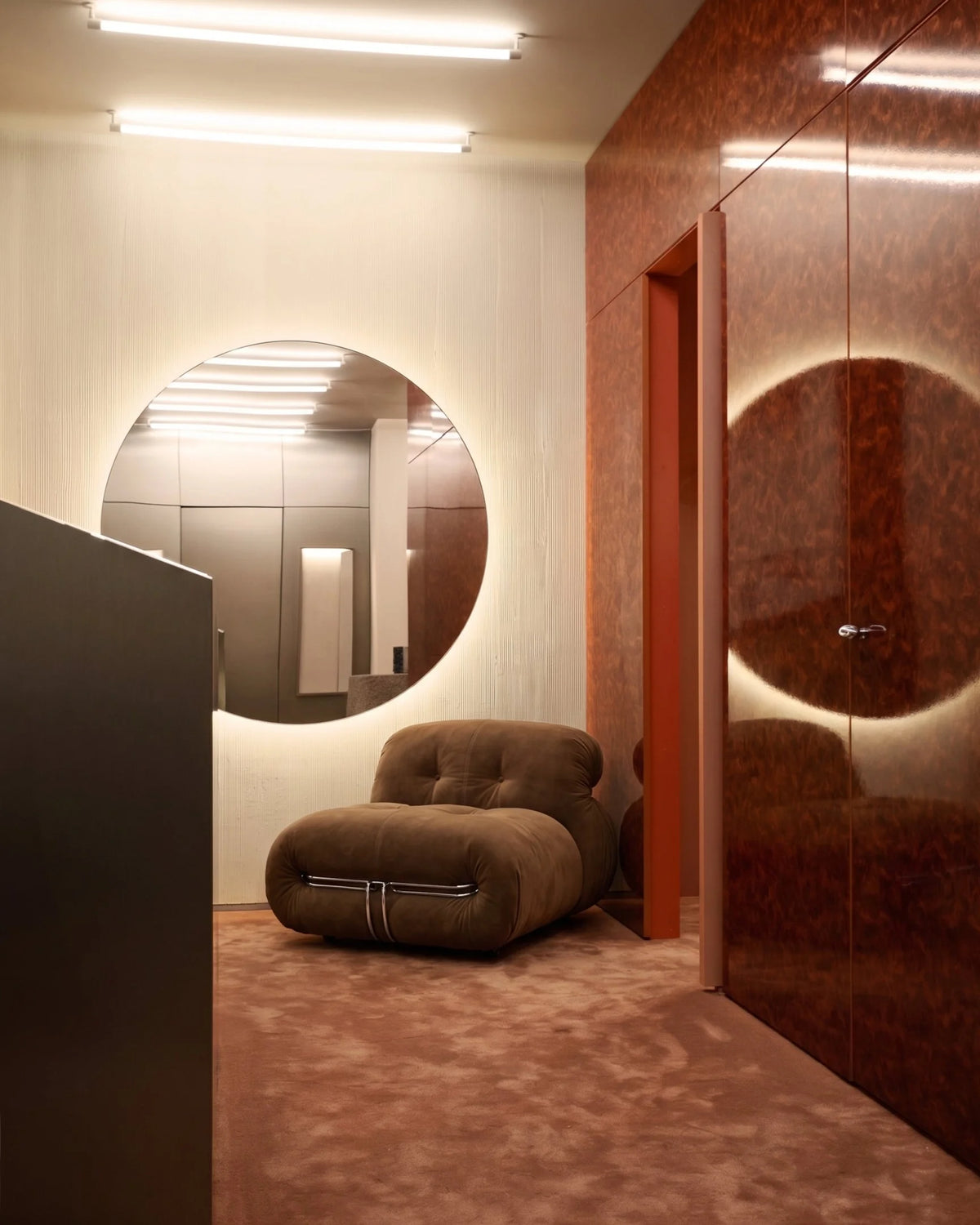 Soria 69™ lounge chair | sculptural upholstery - chairs soriana-inspired by scarpa | madorne