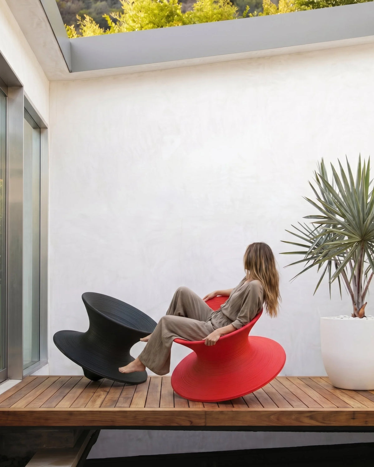 Spiral 10™ indoor-outdoor chair | black - outdoor lounge chairs 10 | lounger | madorne